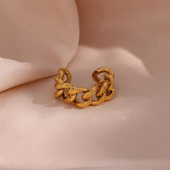 Geometric Prestige Ring