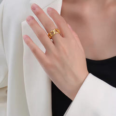 Geometric Prestige Ring